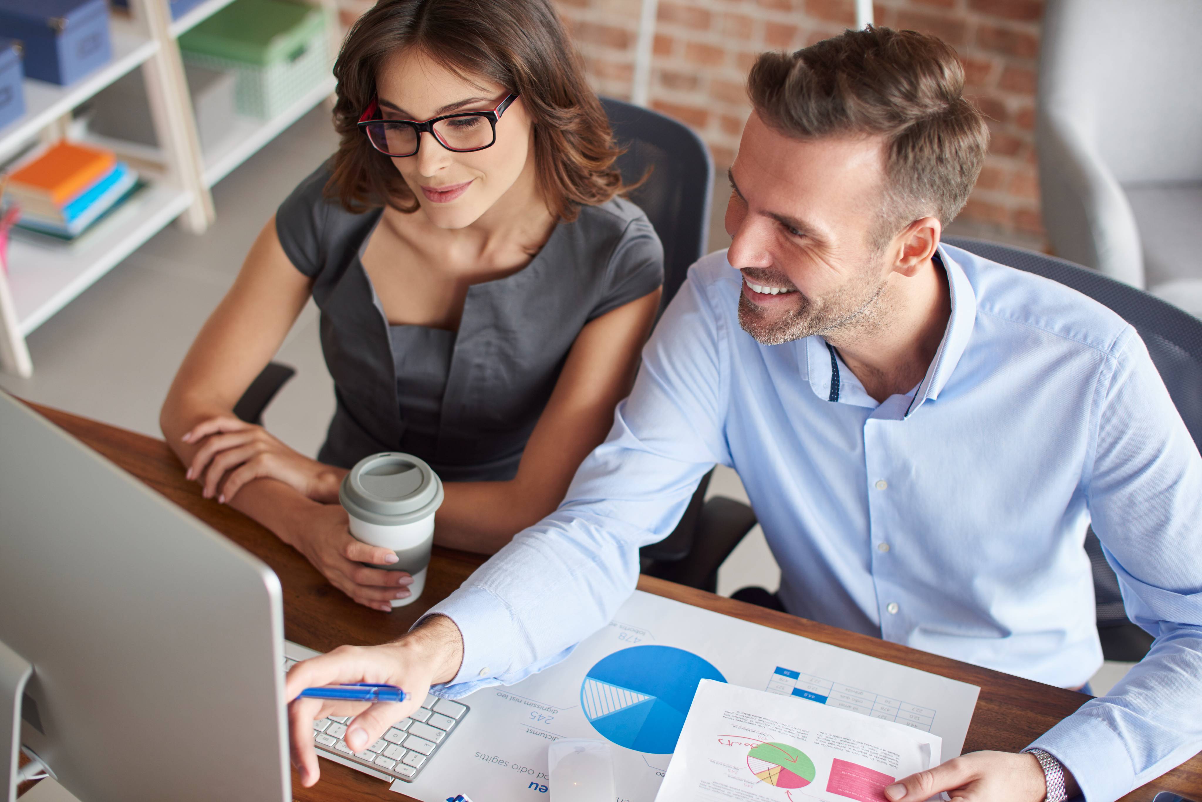 Team commerciale al lavoro in ufficio